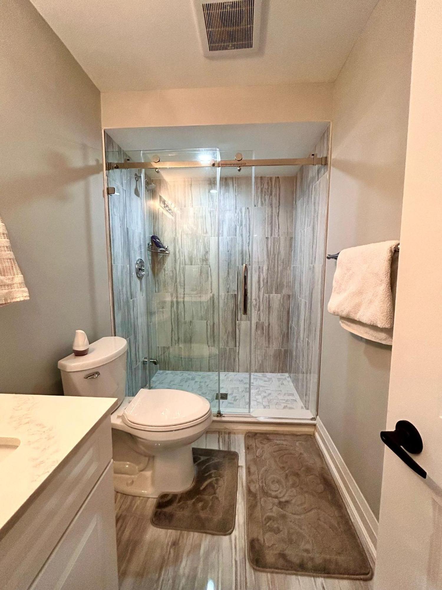 Apartment B 2 Bedroom ブランプトン エクステリア 写真