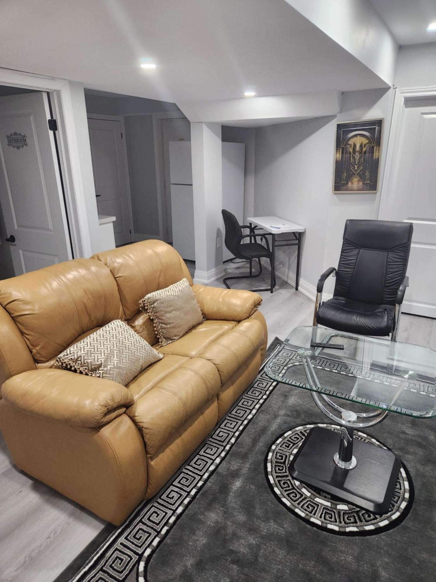 Apartment B 2 Bedroom ブランプトン エクステリア 写真