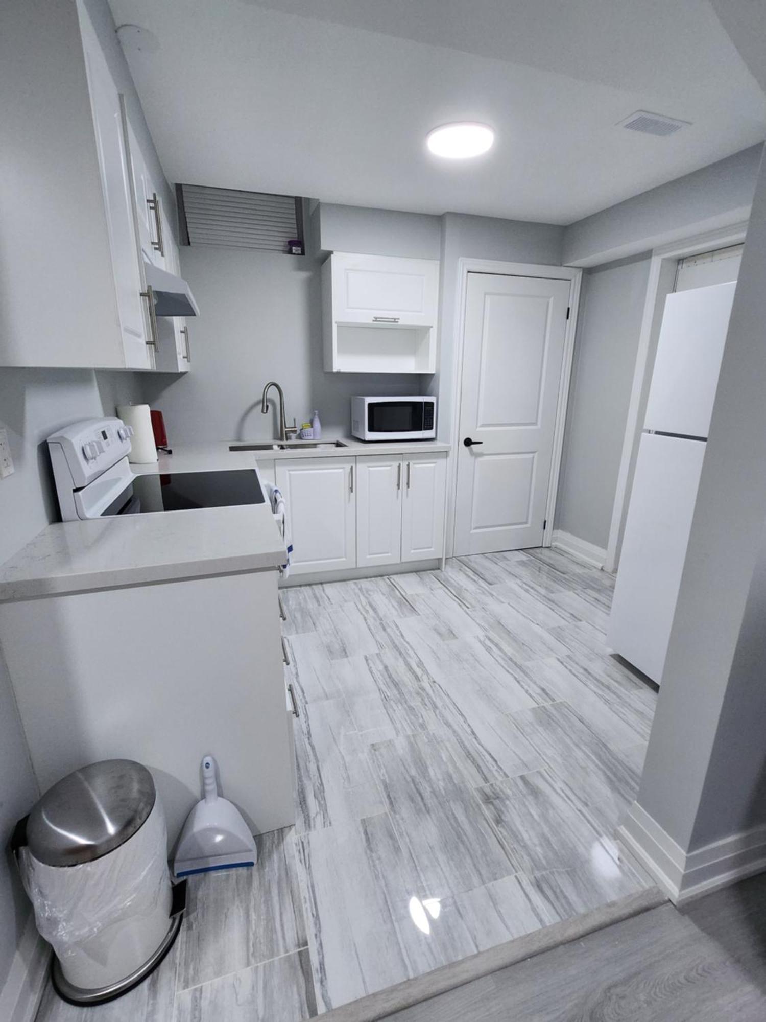 Apartment B 2 Bedroom ブランプトン エクステリア 写真