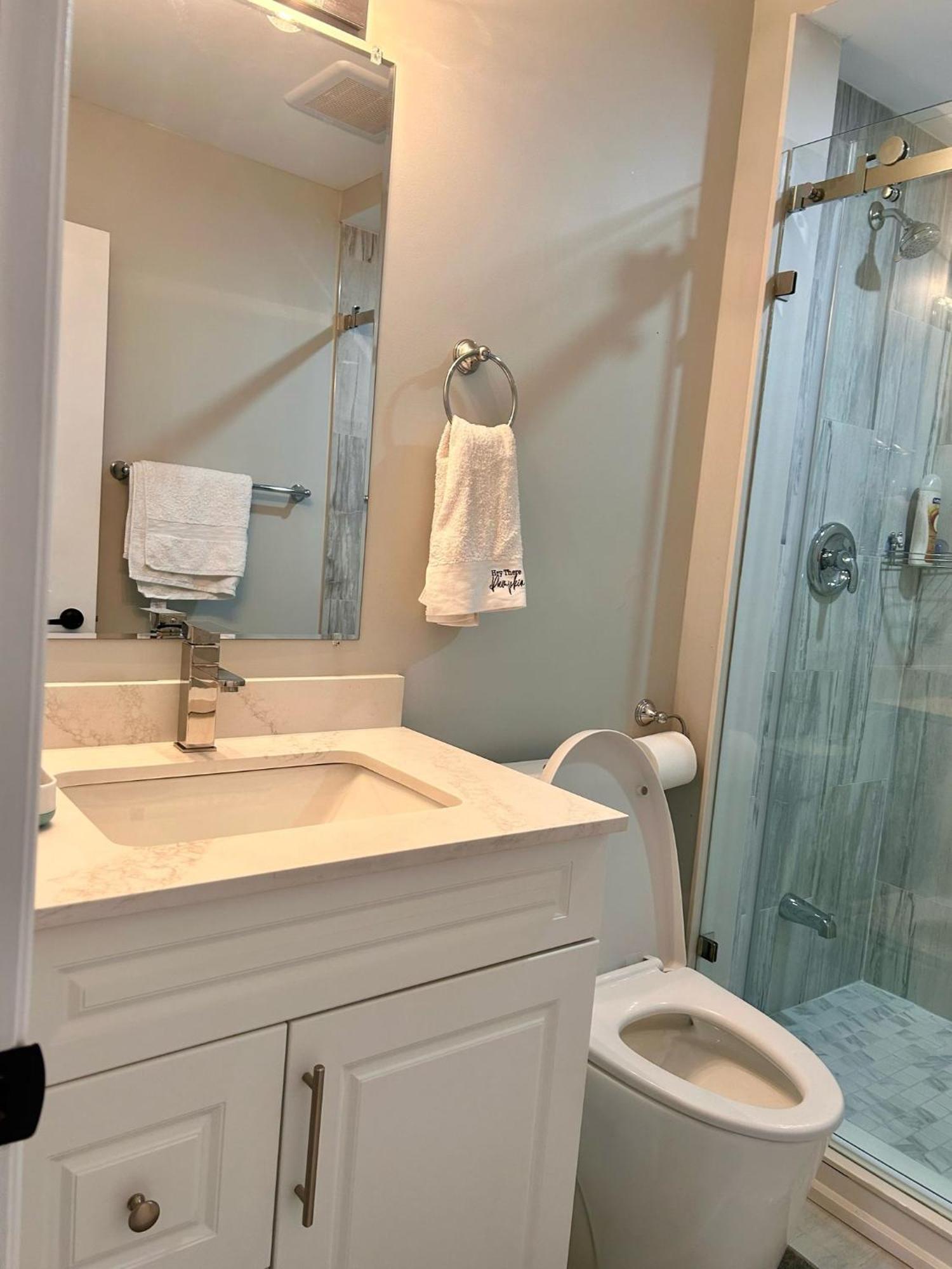 Apartment B 2 Bedroom ブランプトン エクステリア 写真